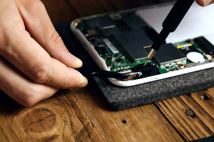 Microsoldadura de precisión sobre una placa base
